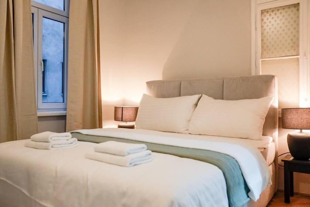 Boutique Suite Near Museum District Wina Bagian luar foto