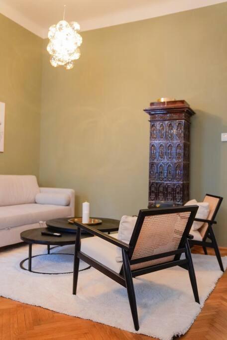 Boutique Suite Near Museum District Wina Bagian luar foto