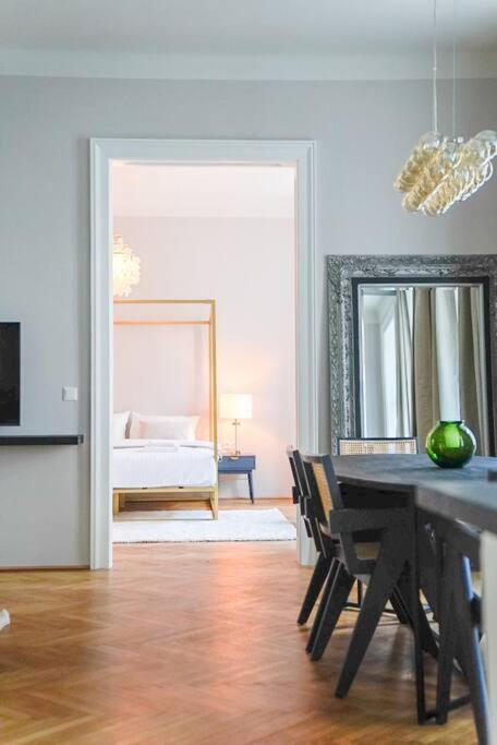 Boutique Suite Near Museum District Wina Bagian luar foto
