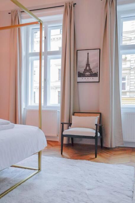 Boutique Suite Near Museum District Wina Bagian luar foto