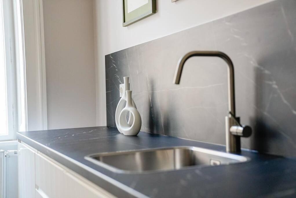 Boutique Suite Near Museum District Wina Bagian luar foto