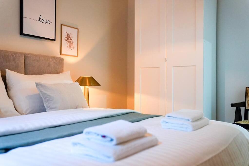 Boutique Suite Near Museum District Wina Bagian luar foto