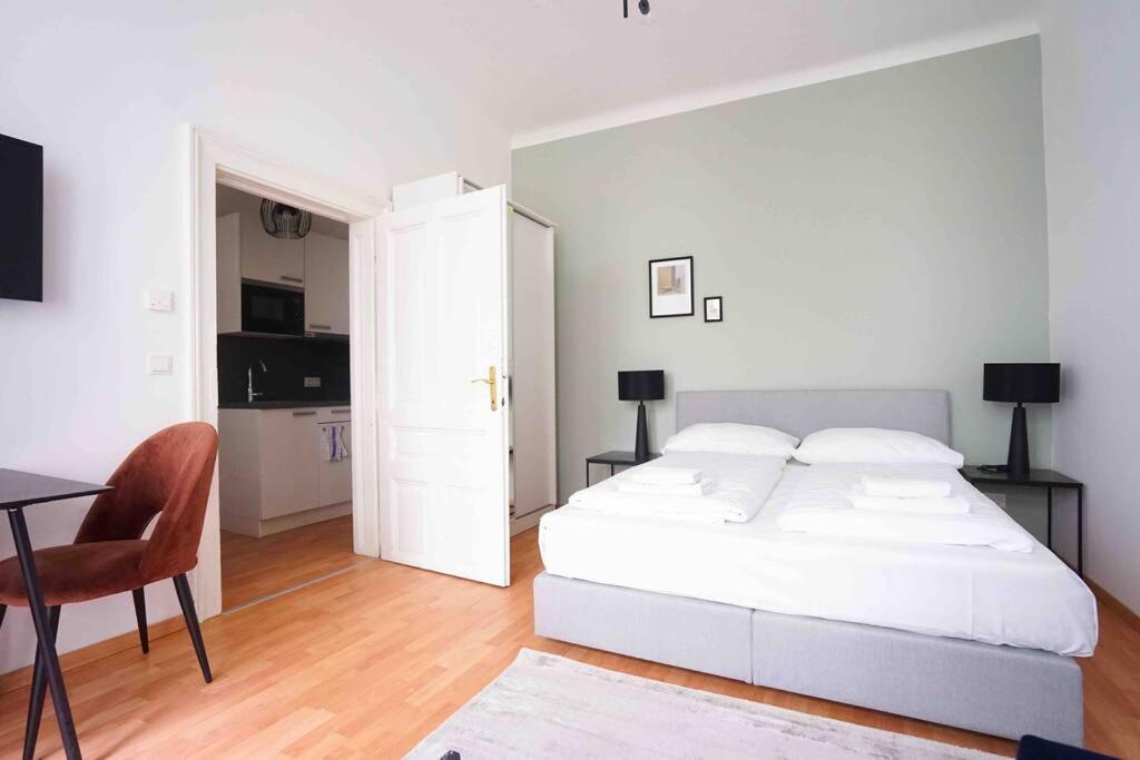 Boutique Suite Near Museum District Wina Bagian luar foto