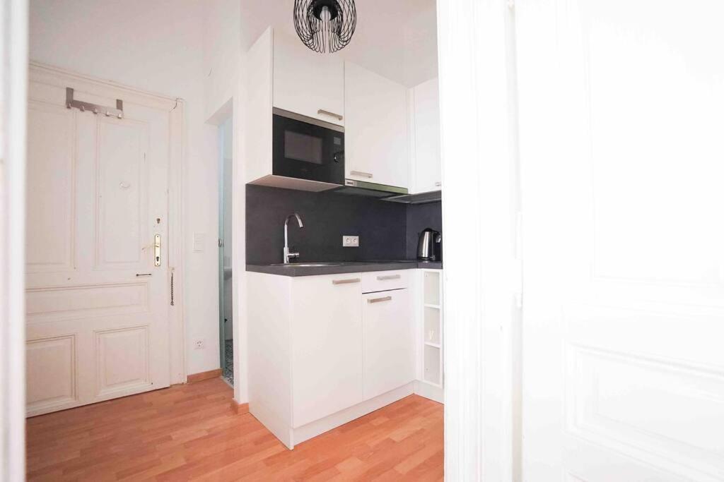 Boutique Suite Near Museum District Wina Bagian luar foto