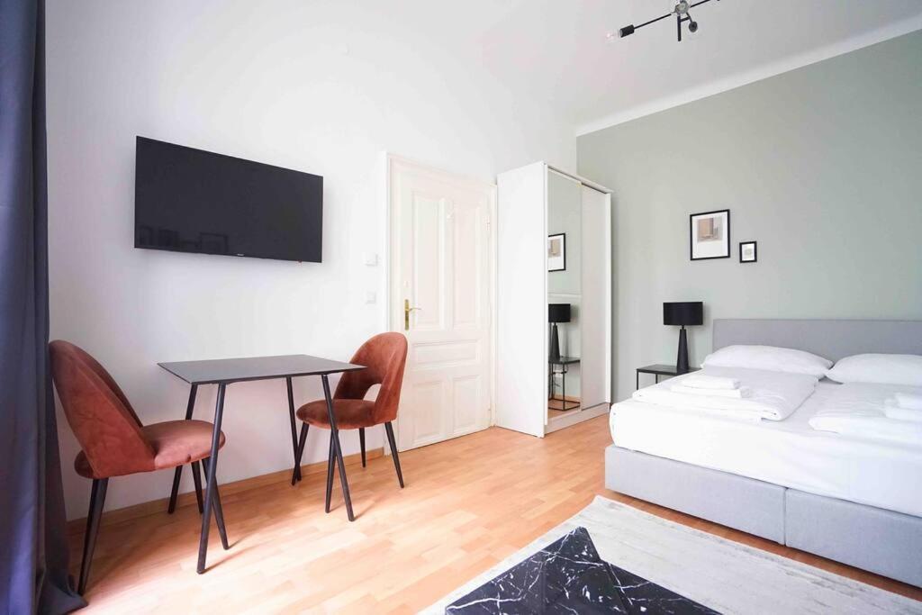 Boutique Suite Near Museum District Wina Bagian luar foto