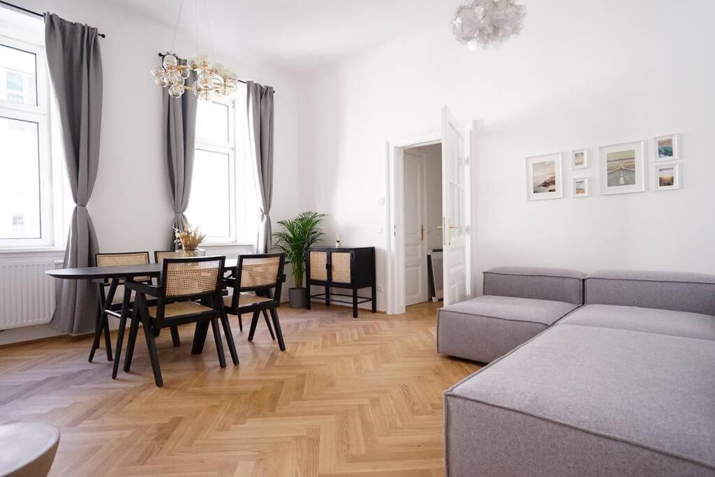 Boutique Suite Near Museum District Wina Bagian luar foto