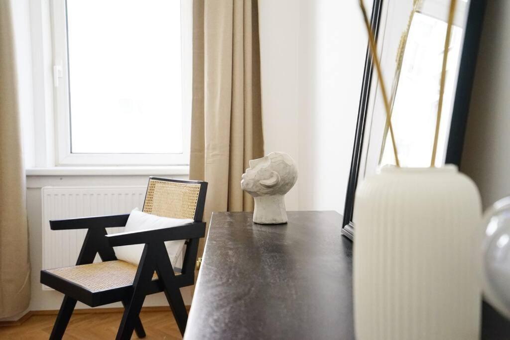 Boutique Suite Near Museum District Wina Bagian luar foto