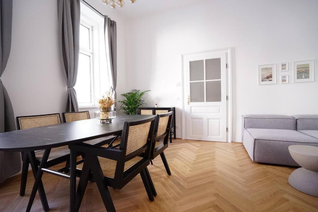 Boutique Suite Near Museum District Wina Bagian luar foto