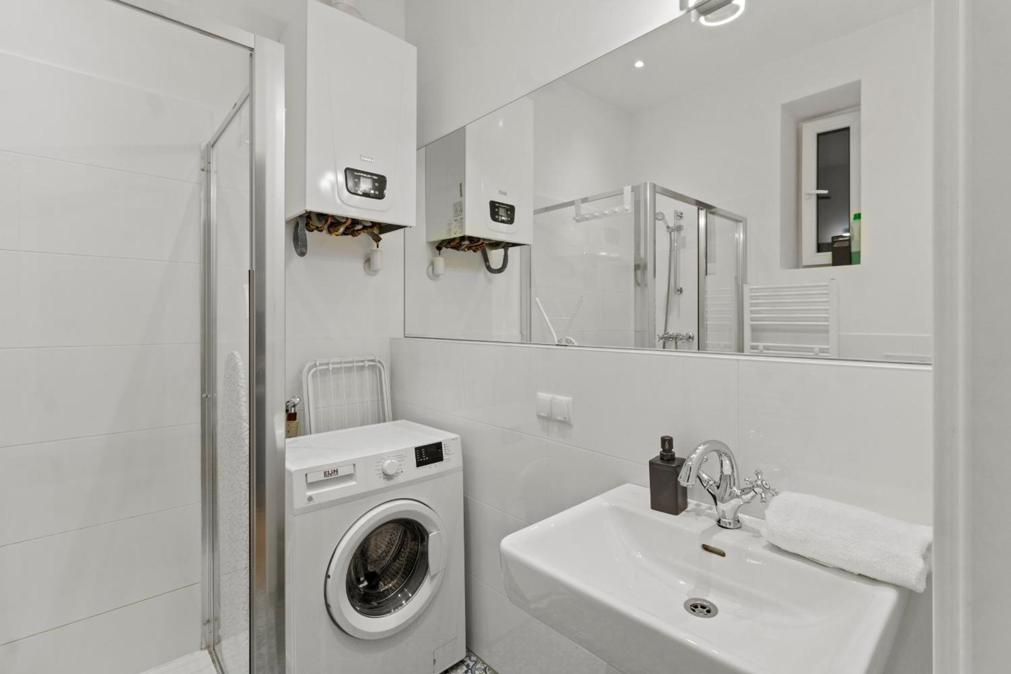 Boutique Suite Near Museum District Wina Bagian luar foto