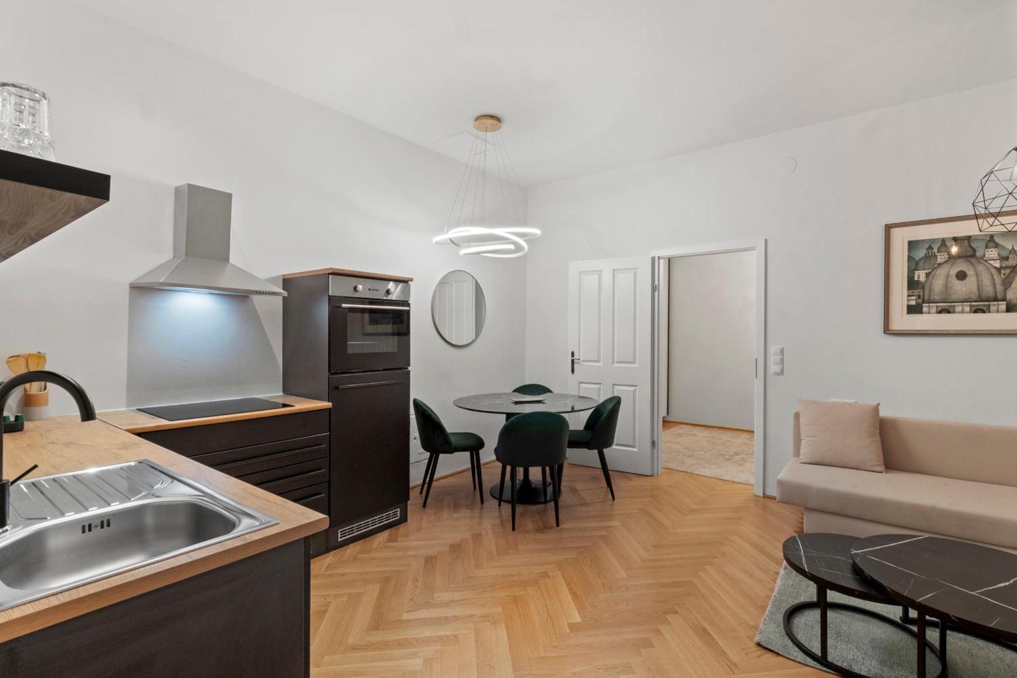 Boutique Suite Near Museum District Wina Bagian luar foto