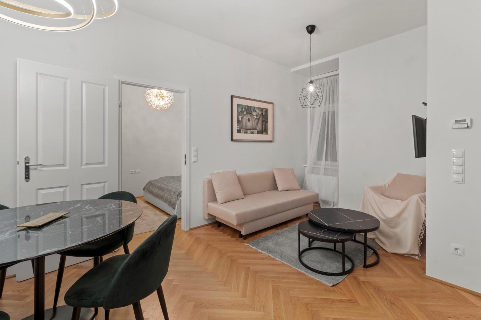 Boutique Suite Near Museum District Wina Bagian luar foto