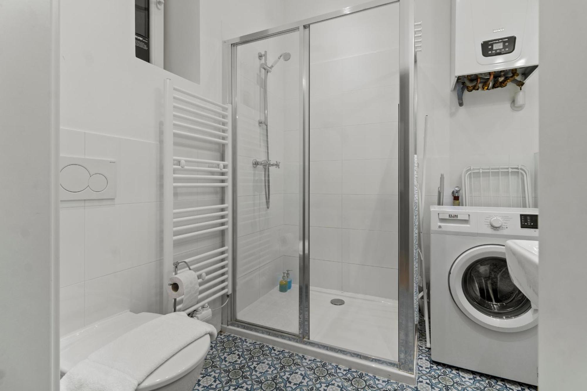 Boutique Suite Near Museum District Wina Bagian luar foto