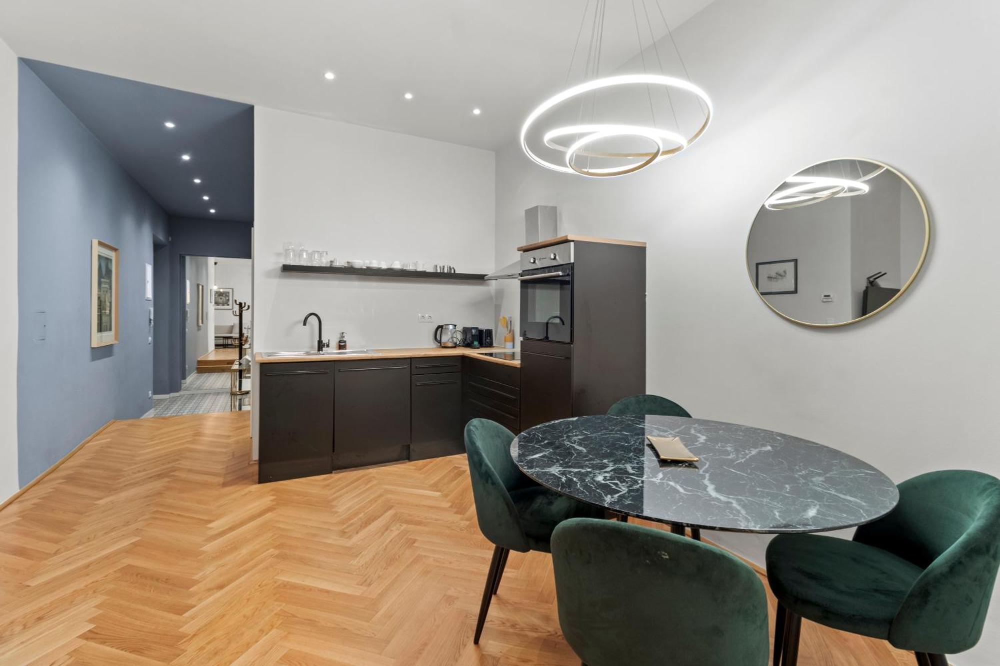 Boutique Suite Near Museum District Wina Bagian luar foto